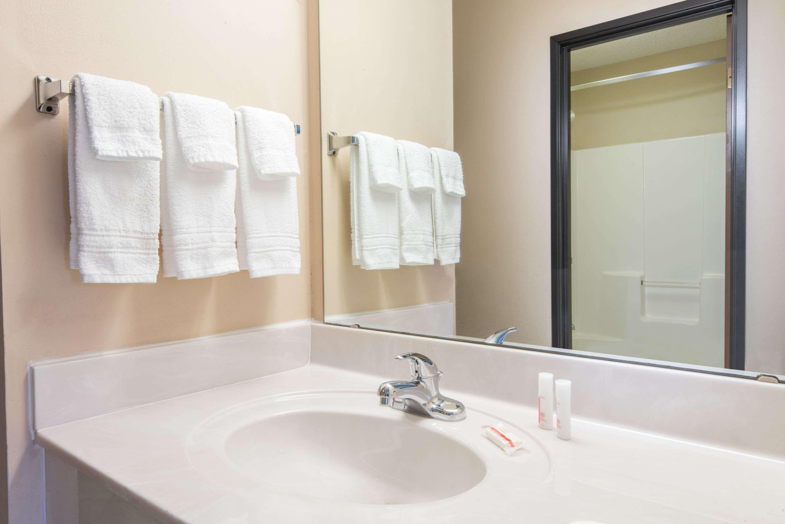Days Inn By Wyndham Wooster Bagian luar foto
