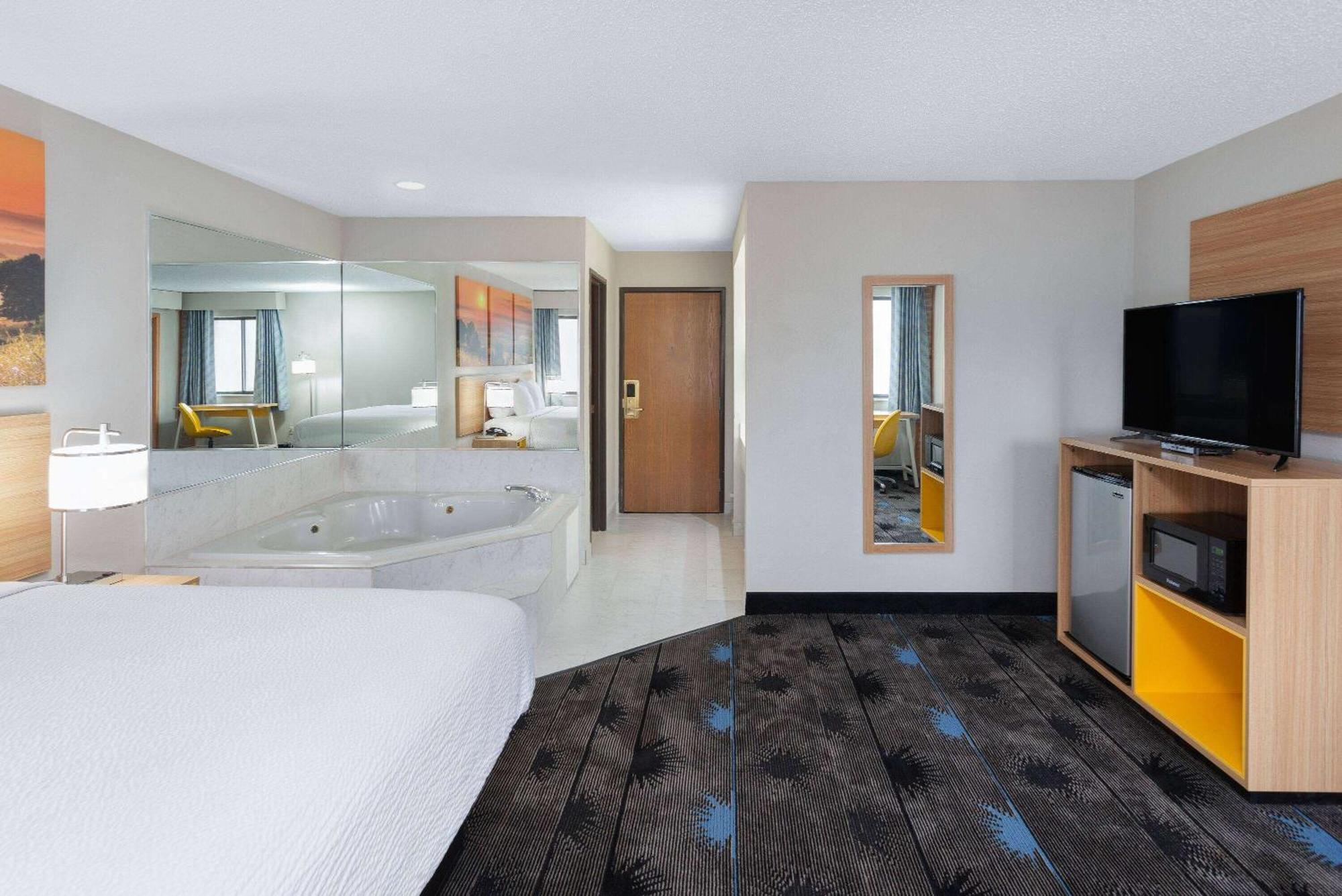 Days Inn By Wyndham Wooster Bagian luar foto