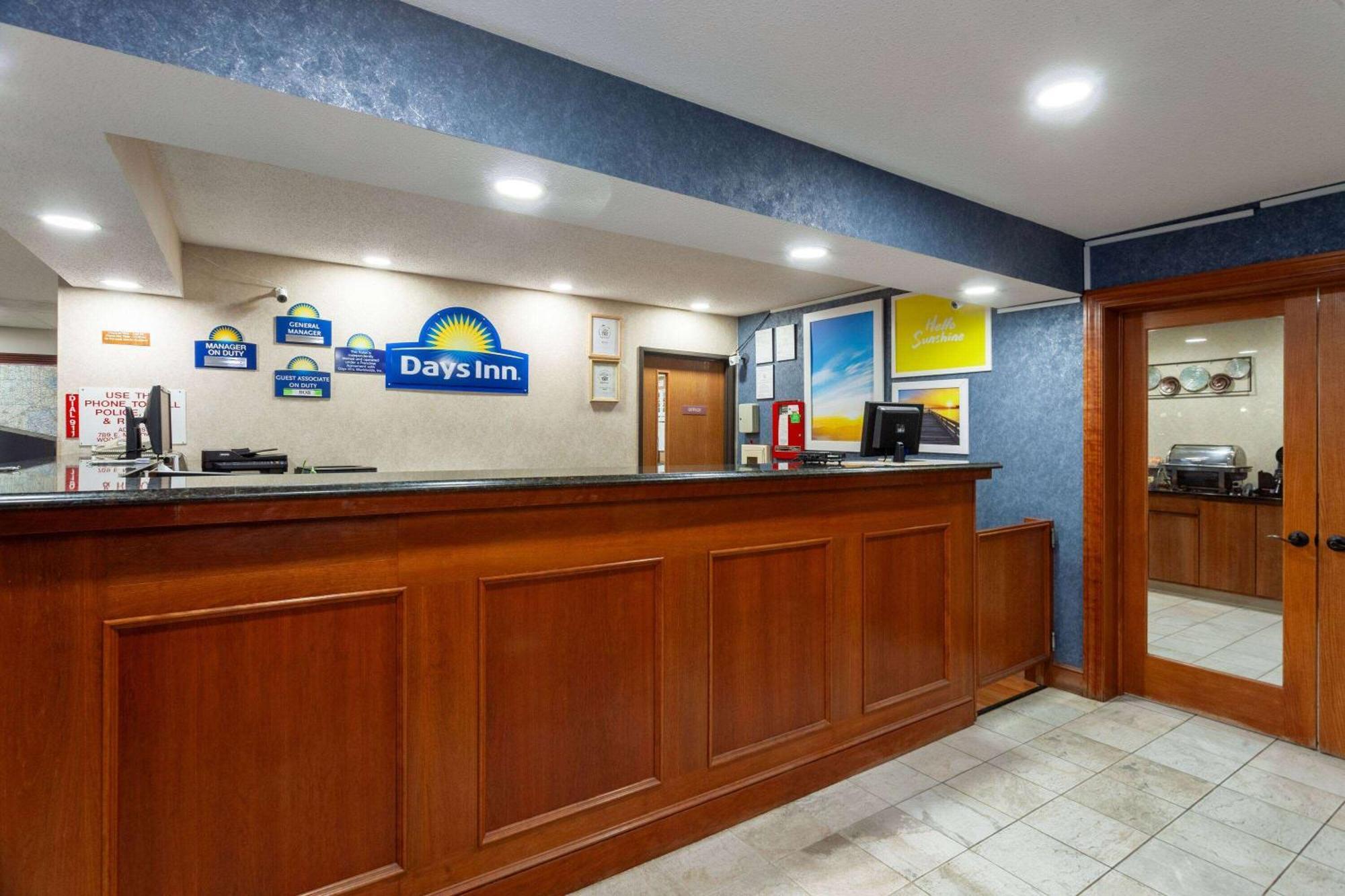 Days Inn By Wyndham Wooster Bagian luar foto