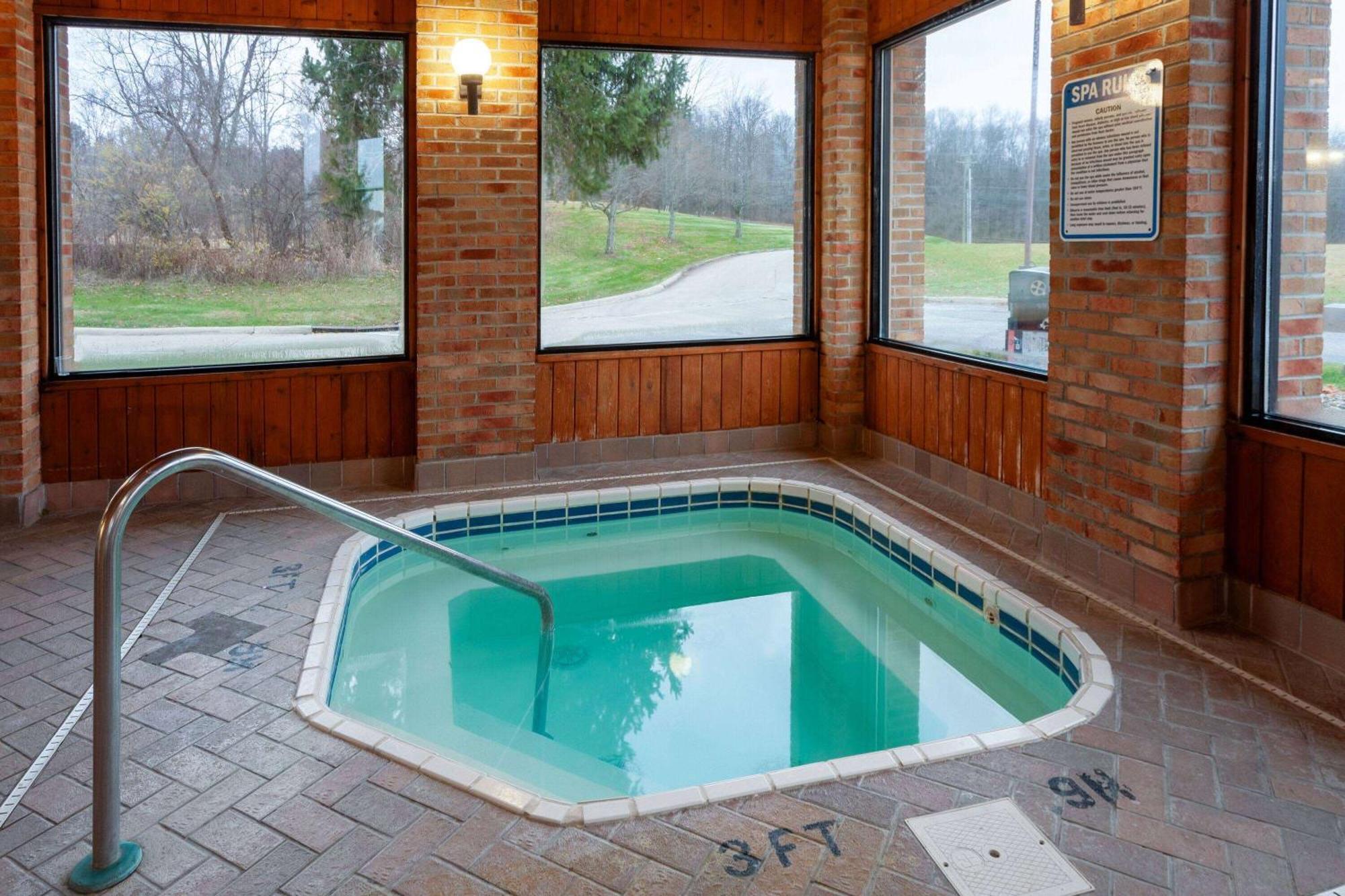 Days Inn By Wyndham Wooster Bagian luar foto