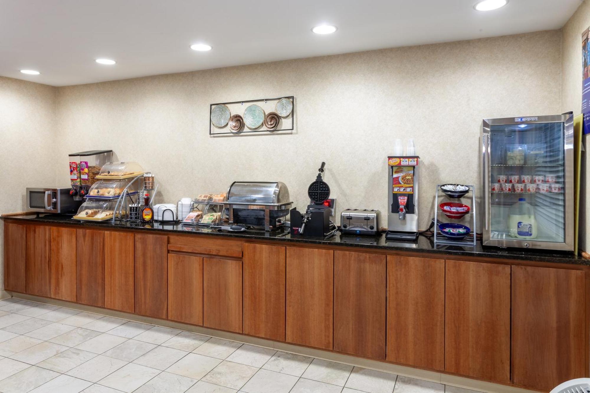 Days Inn By Wyndham Wooster Bagian luar foto