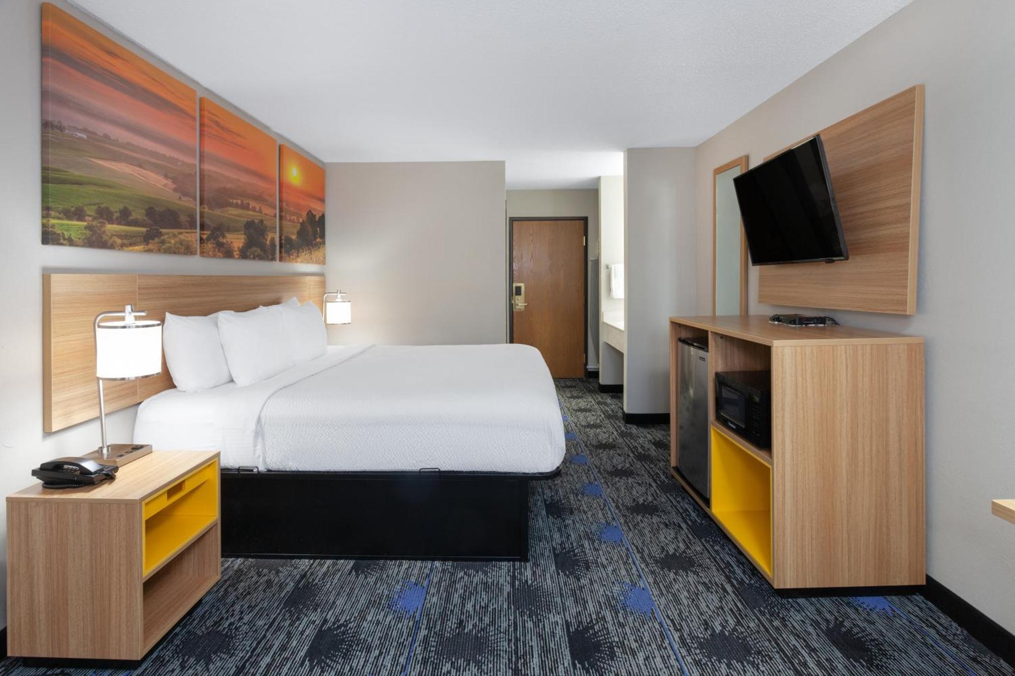 Days Inn By Wyndham Wooster Bagian luar foto